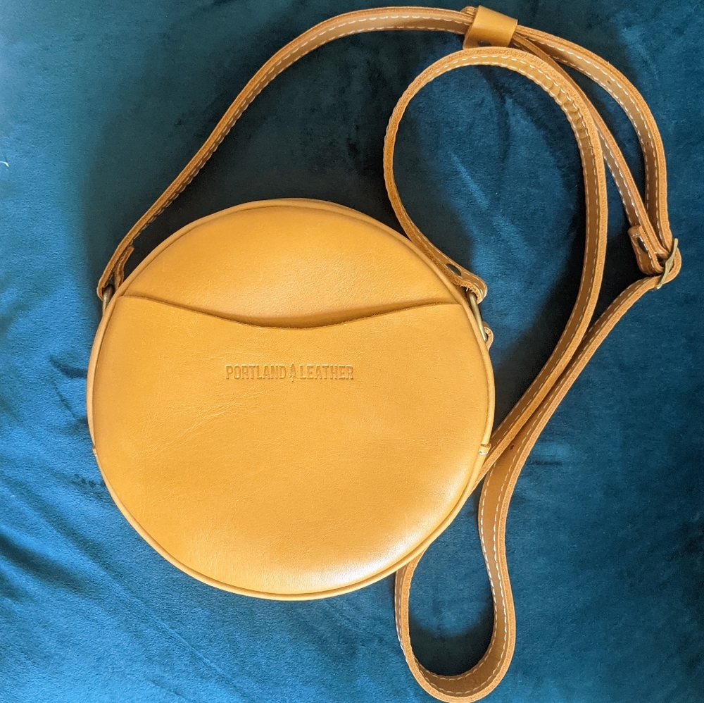 NWOT Portland Leather Goods Circle Crossbody
